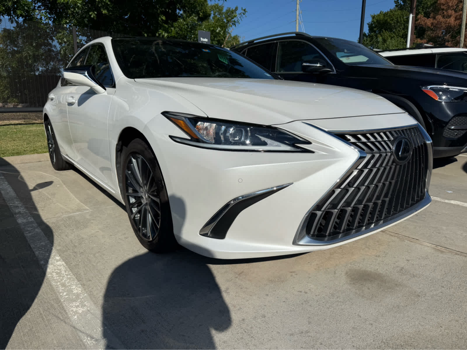 2023 Lexus ES 350 photo 2