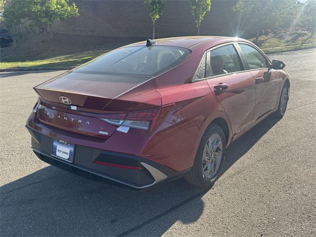 2025 Hyundai Elantra Hybrid Blue photo 5