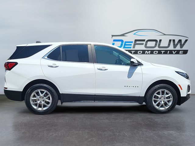 2022 Chevrolet Equinox LT photo 2