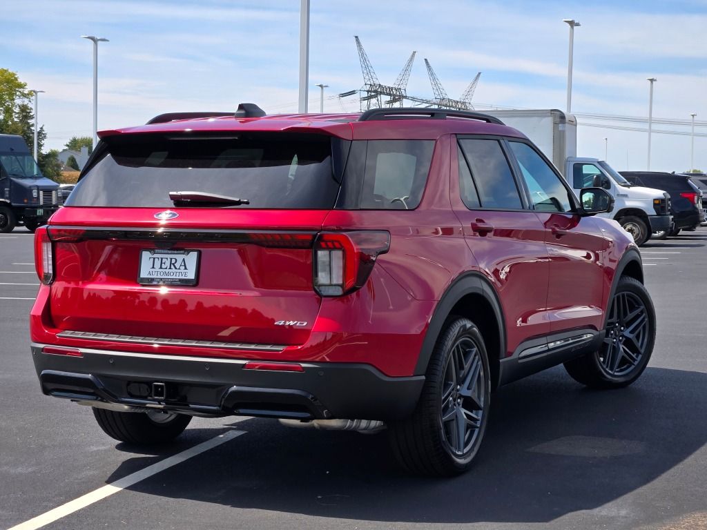 2025 Ford Explorer ST-Line photo 10