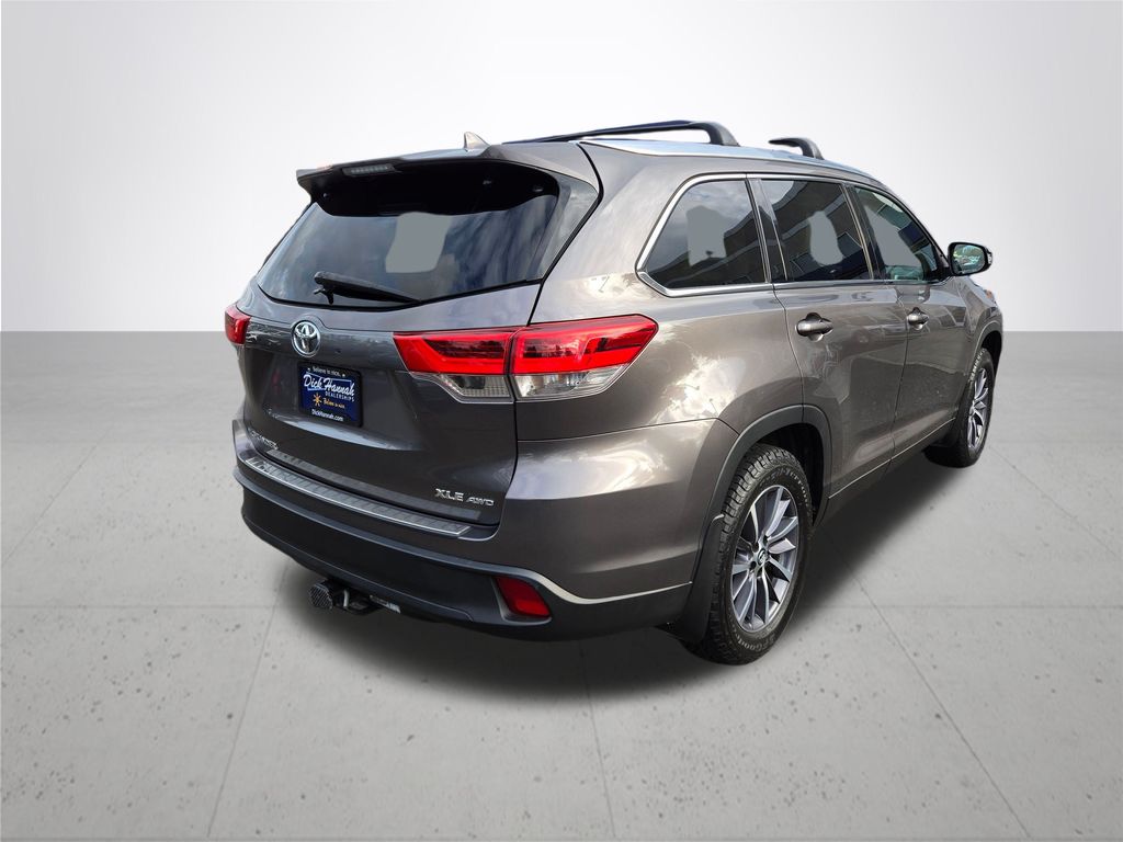 2019 Toyota Highlander XLE photo 3