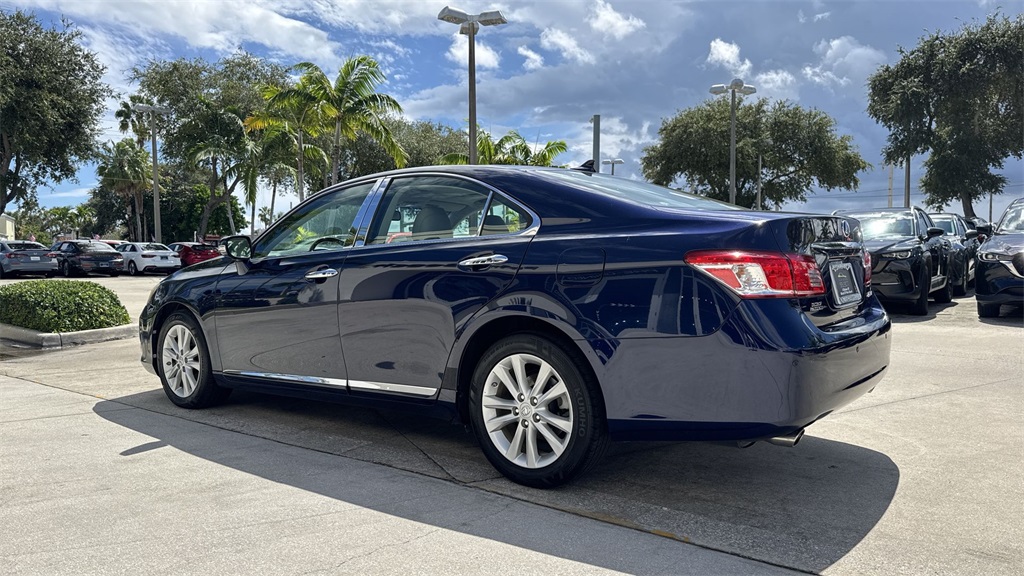 2011 Lexus ES 350 photo 24
