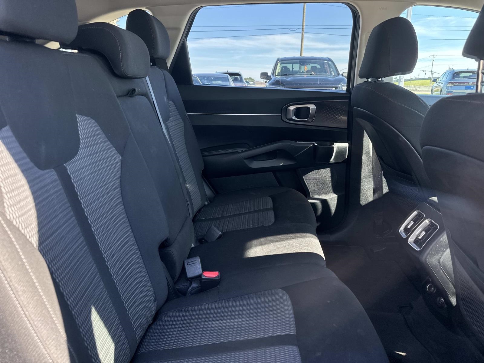 2023 Kia Sorento LX photo 10