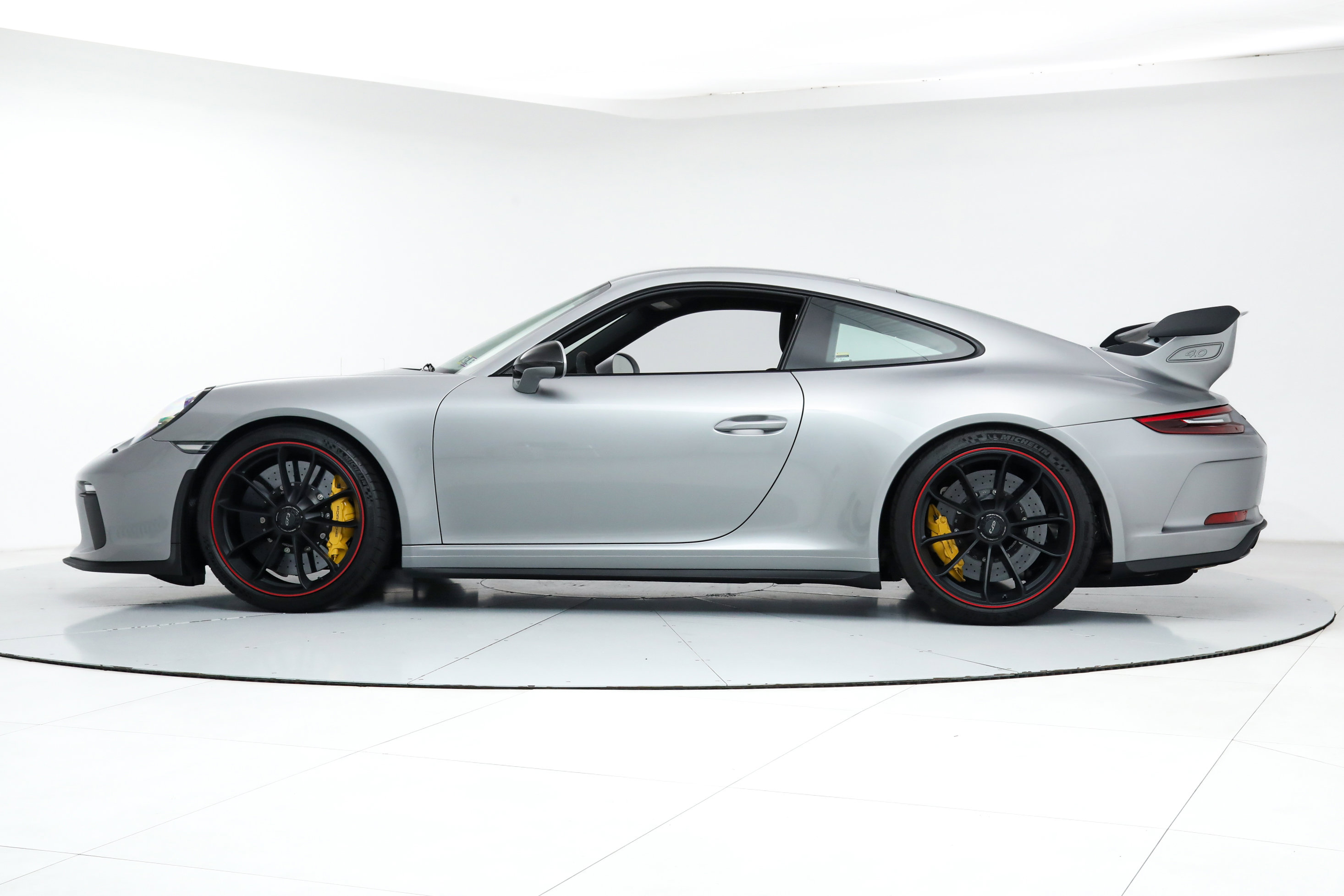2018 Porsche 911 GT3 Coupe photo 2