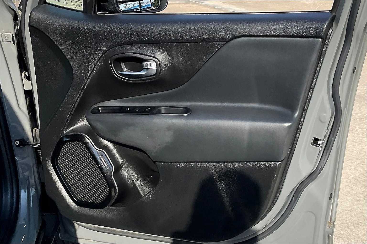 2022 Jeep Renegade Altitude photo 19
