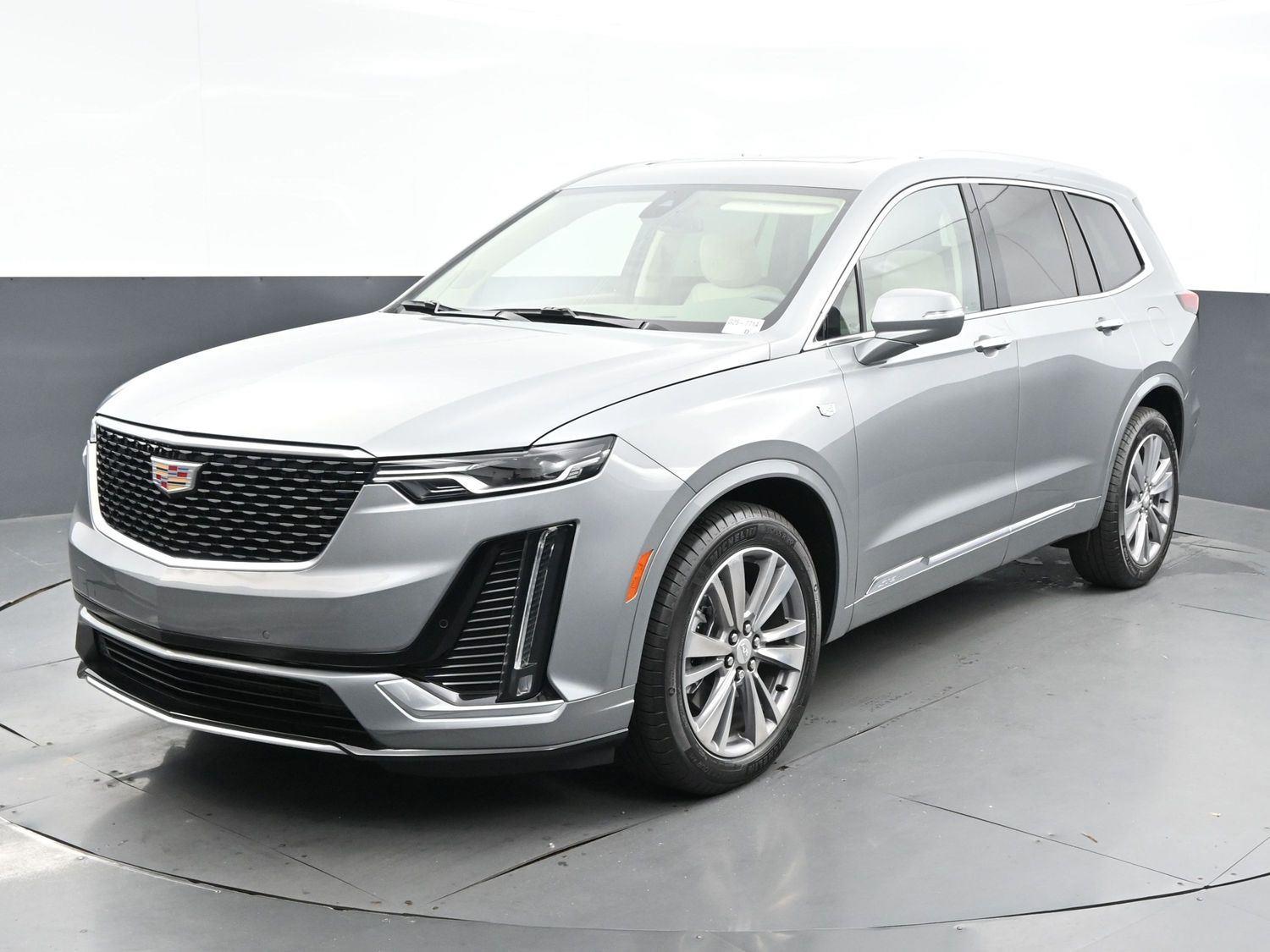 2025 Cadillac XT6 Premium Luxury photo 3