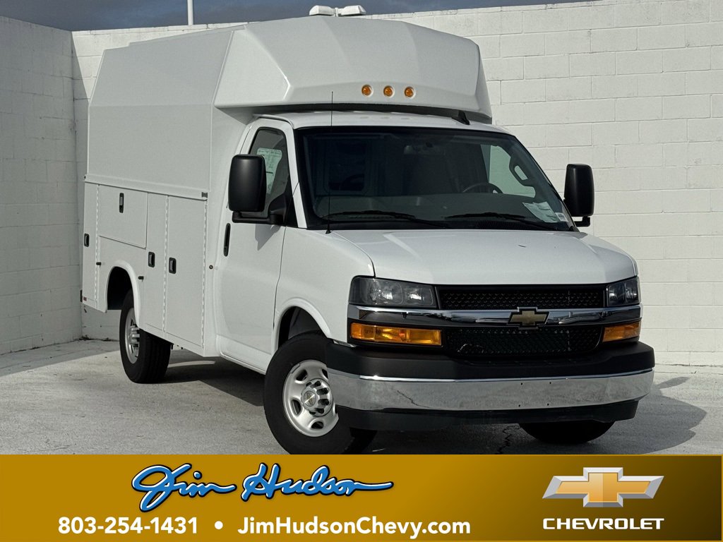 2025 Chevrolet Express Cutaway Base's photo