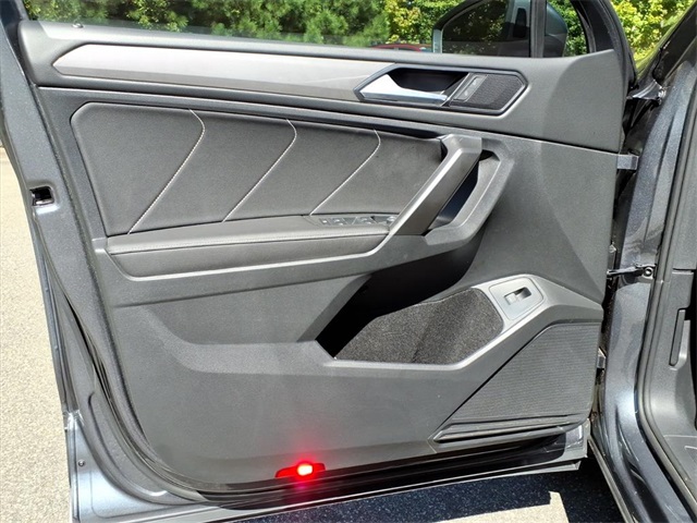 2022 Volkswagen Tiguan SE photo 3