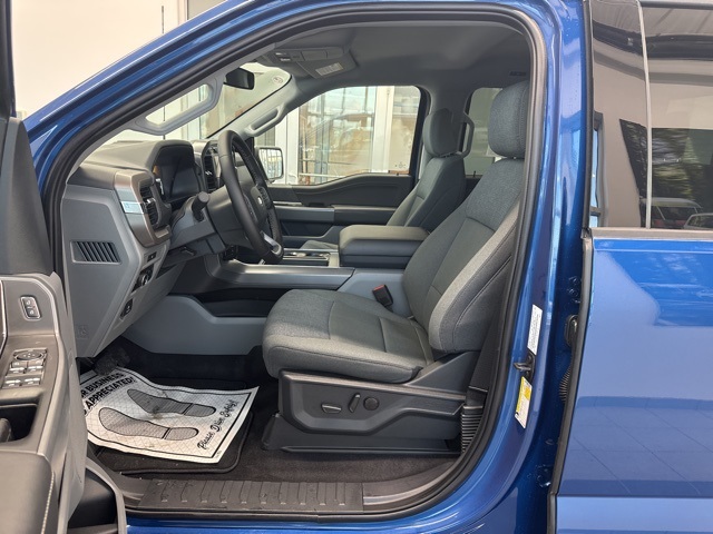 2025 Ford F-150 XLT photo 22