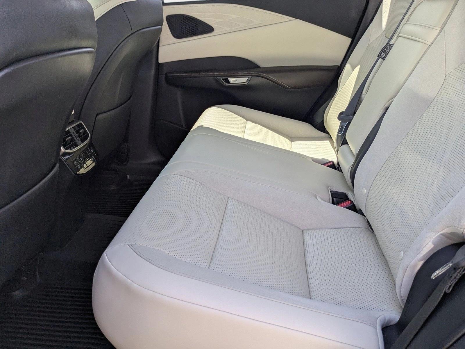 2023 Lexus RX 350h Luxury AWD photo 17