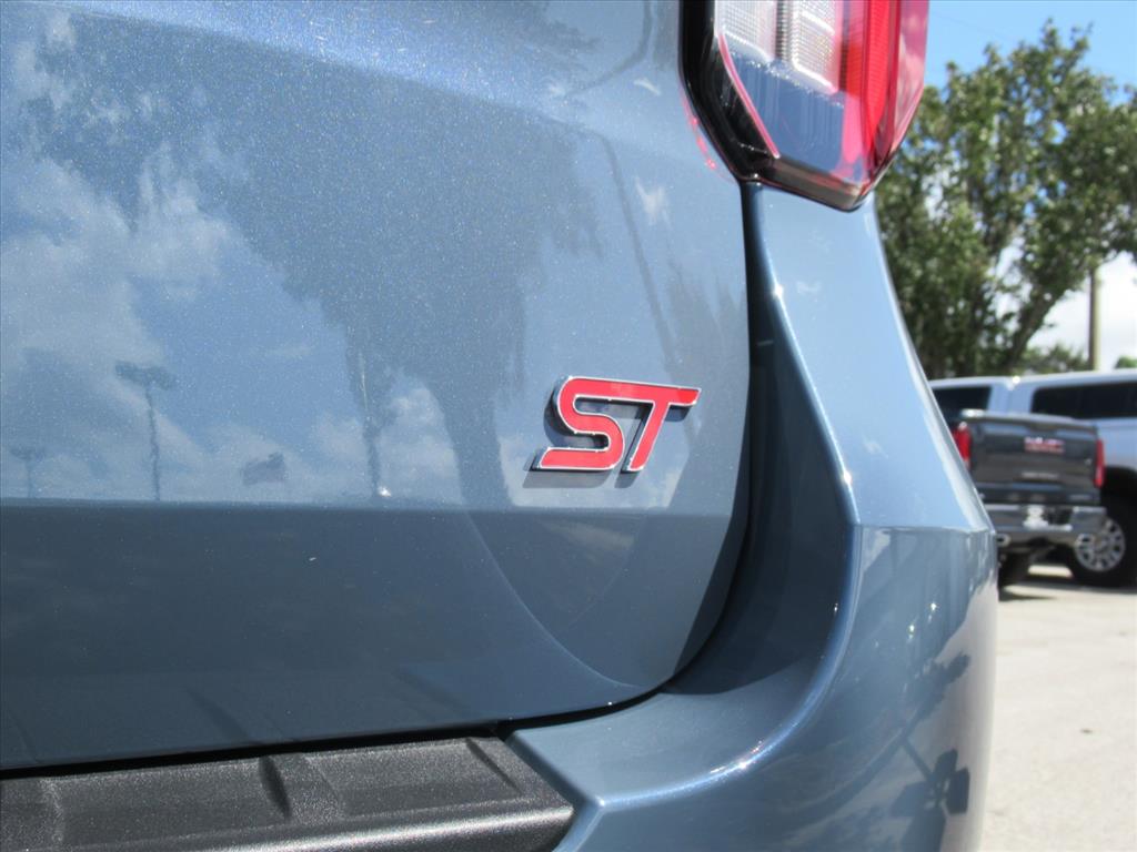 2025 Ford Explorer ST photo 8