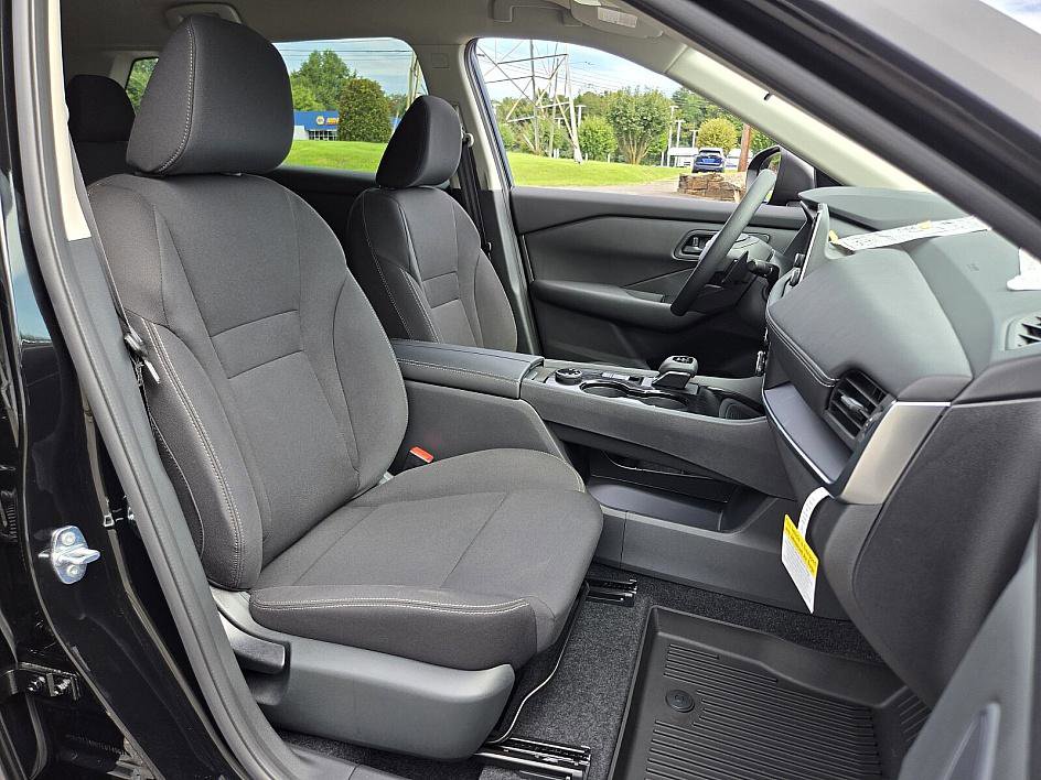 2026 Nissan Rogue S photo 10