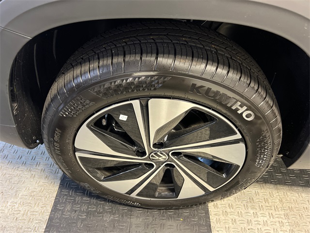 2025 Volkswagen Taos SE photo 7