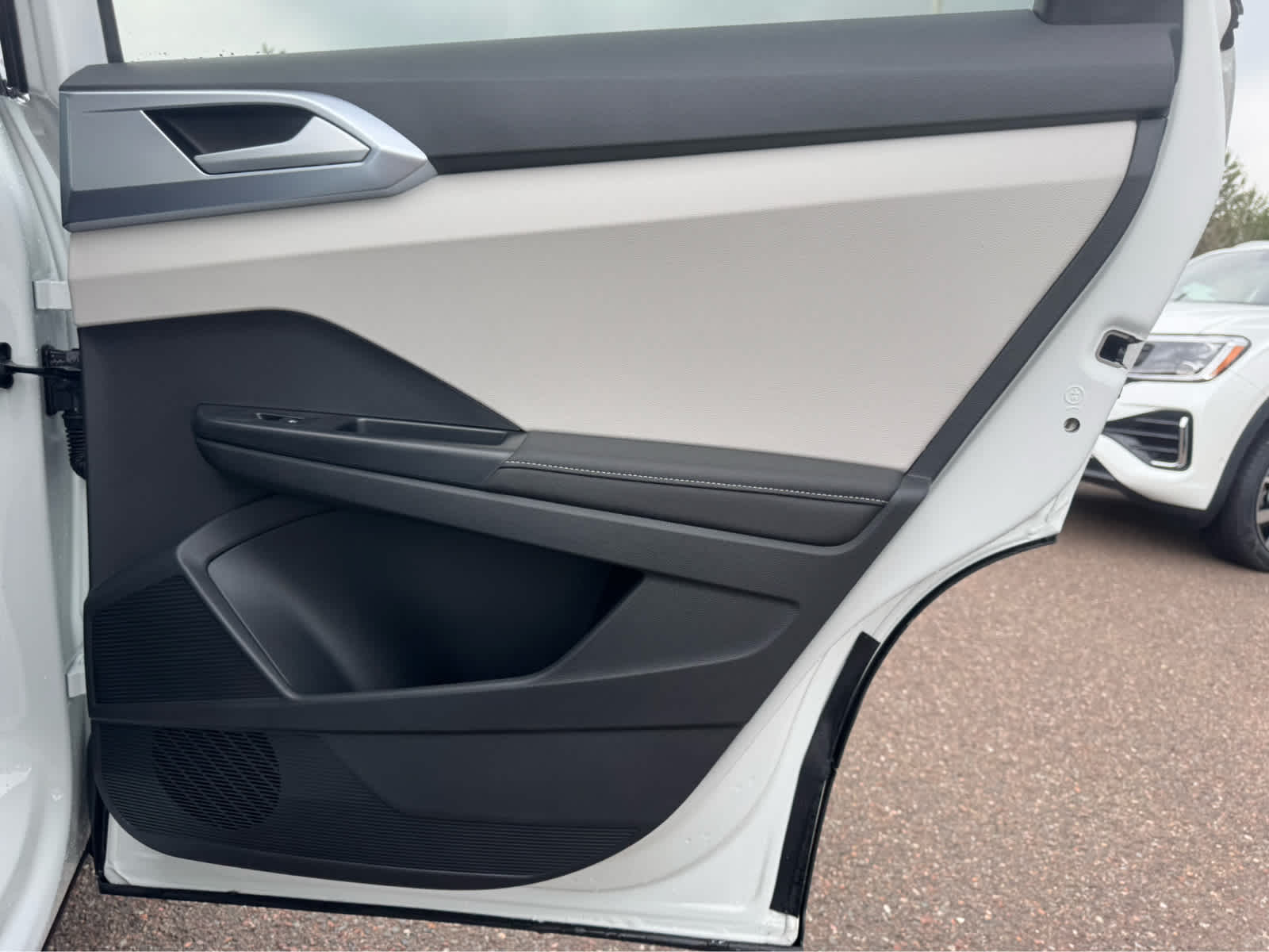 2025 Volkswagen Taos SE photo 34