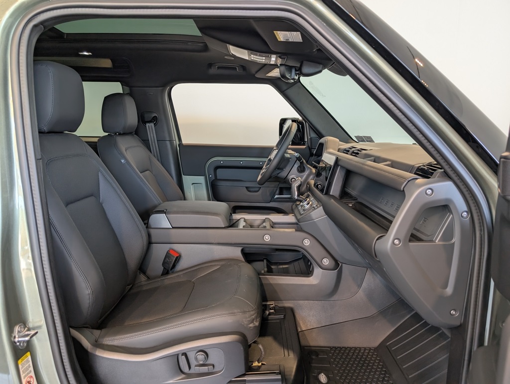 2025 Land Rover Defender 90 X-Dynamic SE photo 23