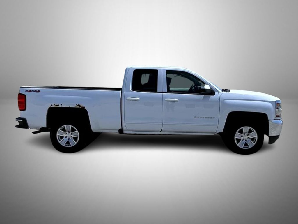 2017 Chevrolet Silverado 1500 LT photo 4