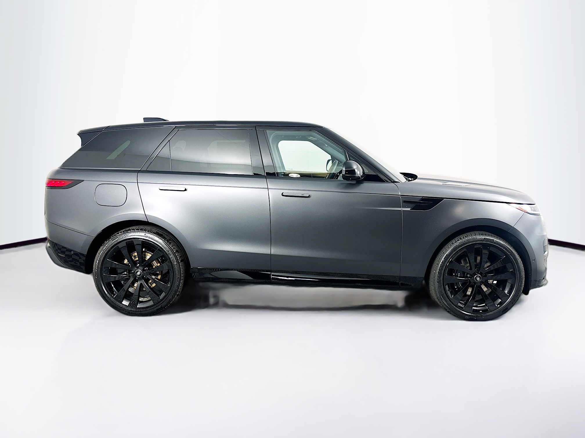 2025 Land Rover Range Rover Sport SE photo 3