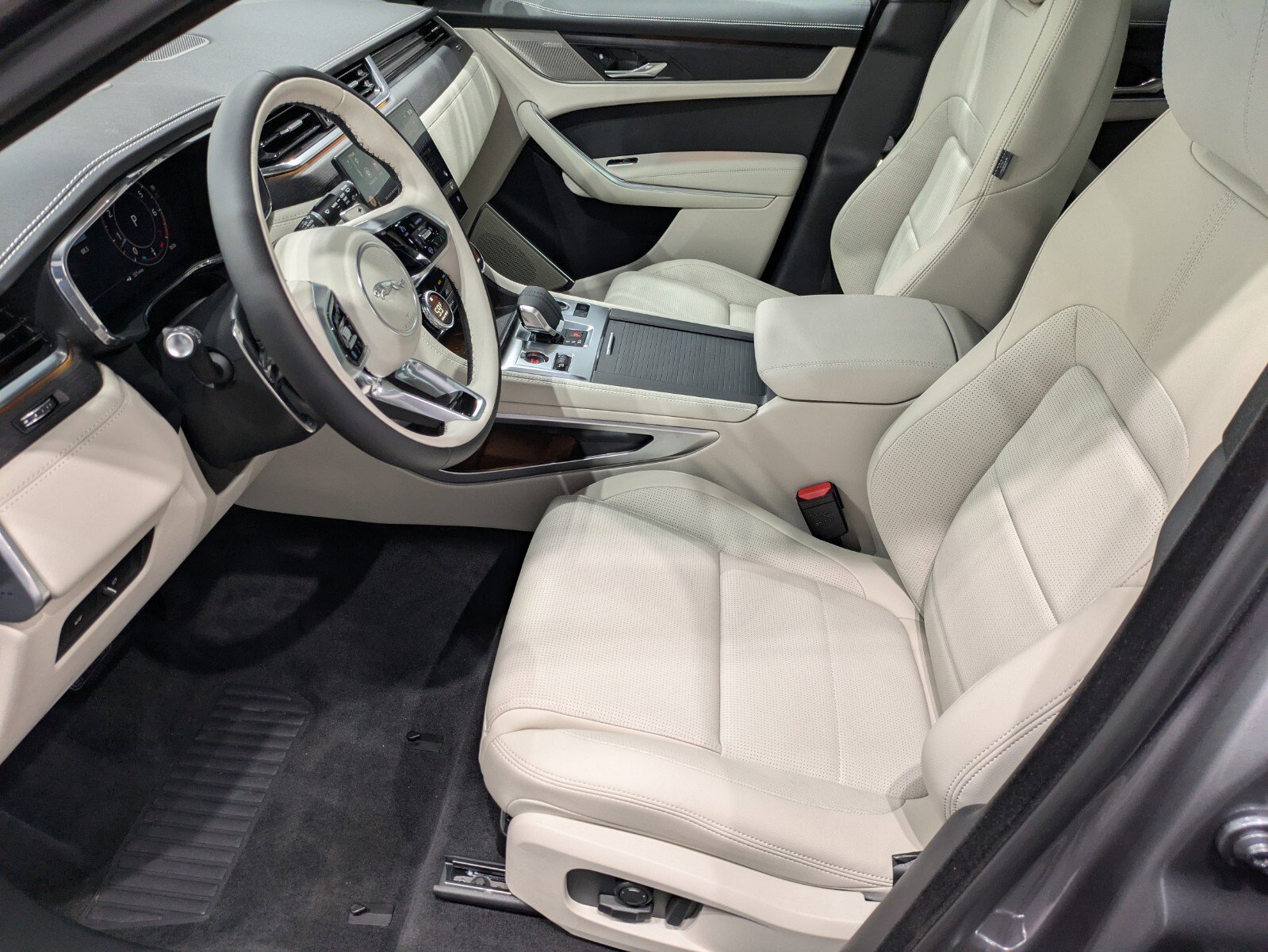 2026 Jaguar F-PACE P250 R-Dynamic S photo 5
