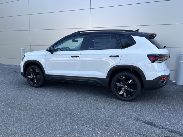 2025 Volkswagen Taos SE photo 4