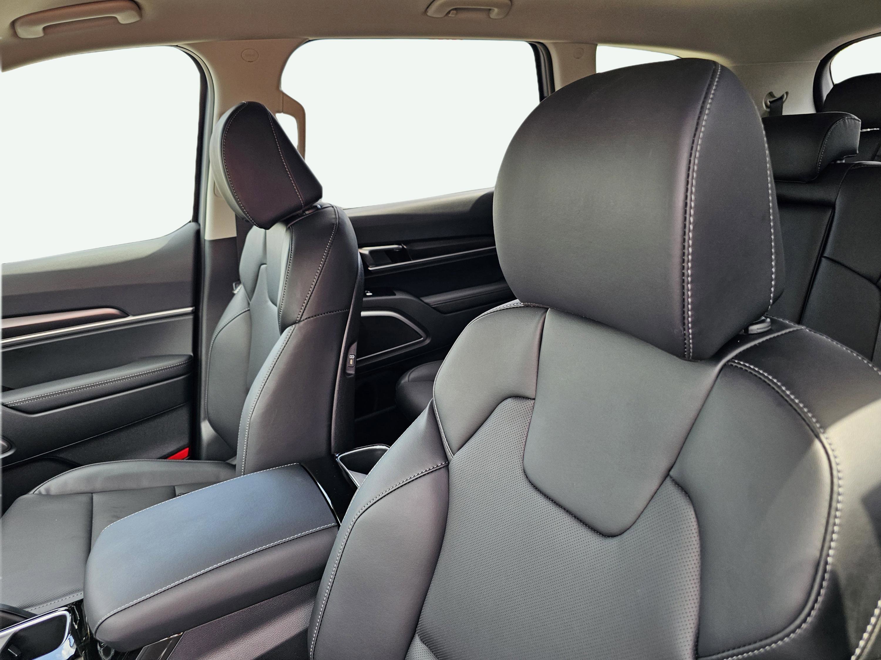 2025 Kia Telluride LX photo 15