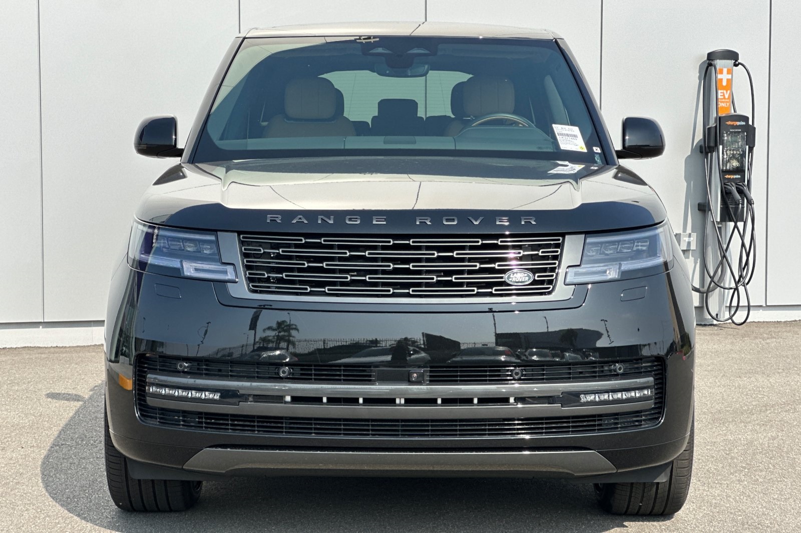 2025 Land Rover Range Rover SE photo 7