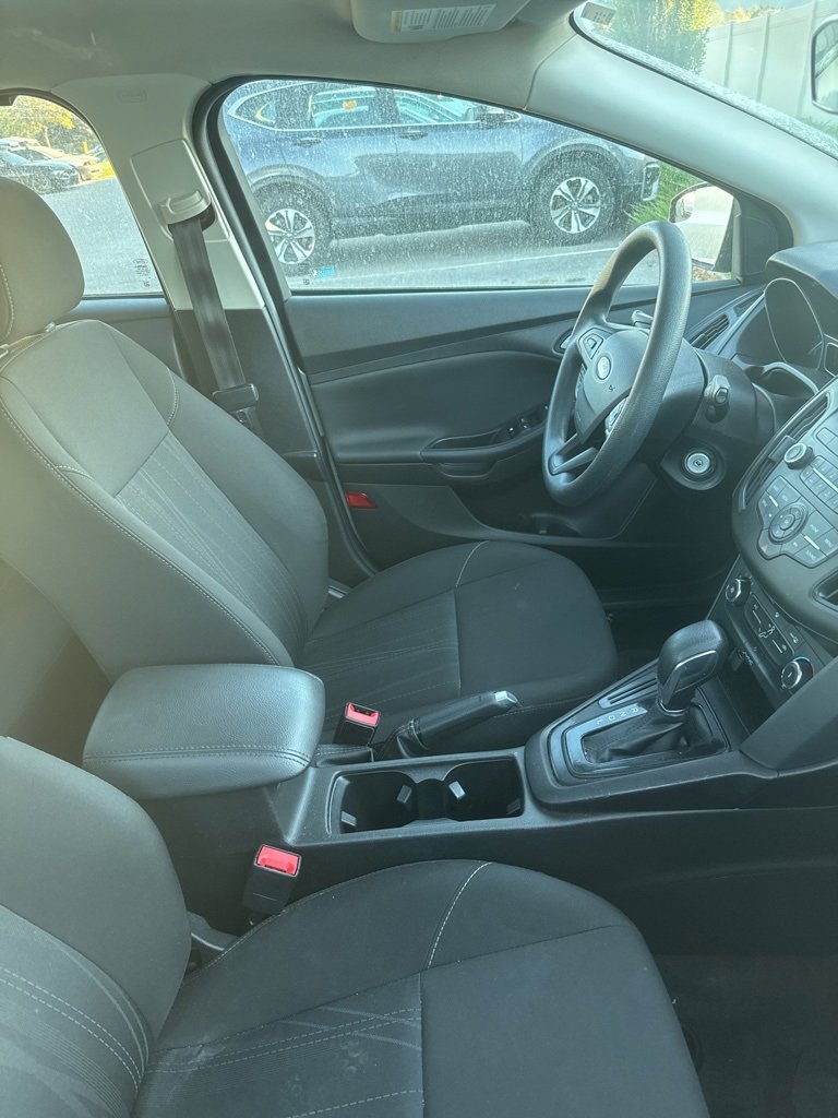2017 Ford Focus SE photo 5