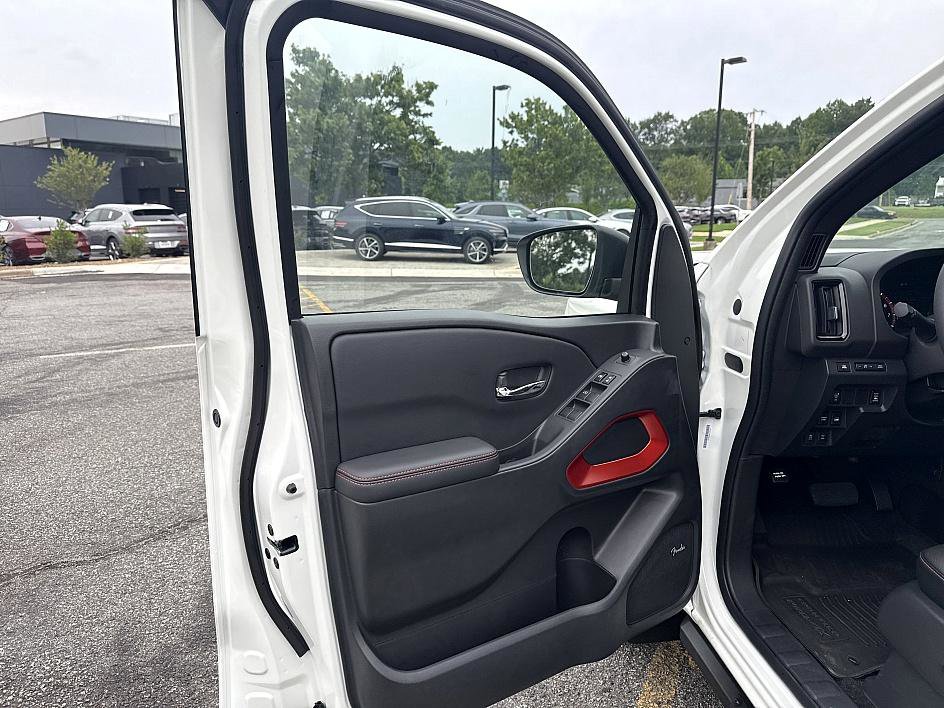 2025 Nissan Frontier PRO-4X photo 7