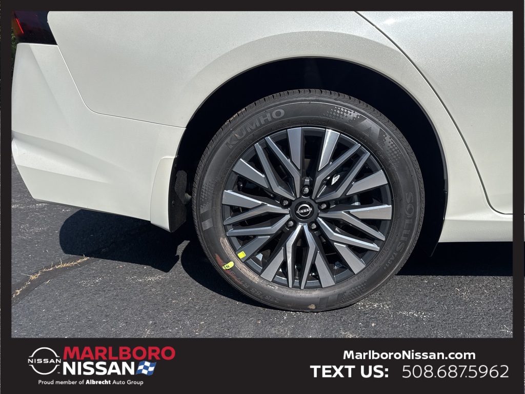 2025 Nissan Altima SV photo 8