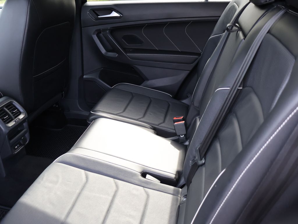2022 Volkswagen Tiguan SEL Premium R-Line photo 17