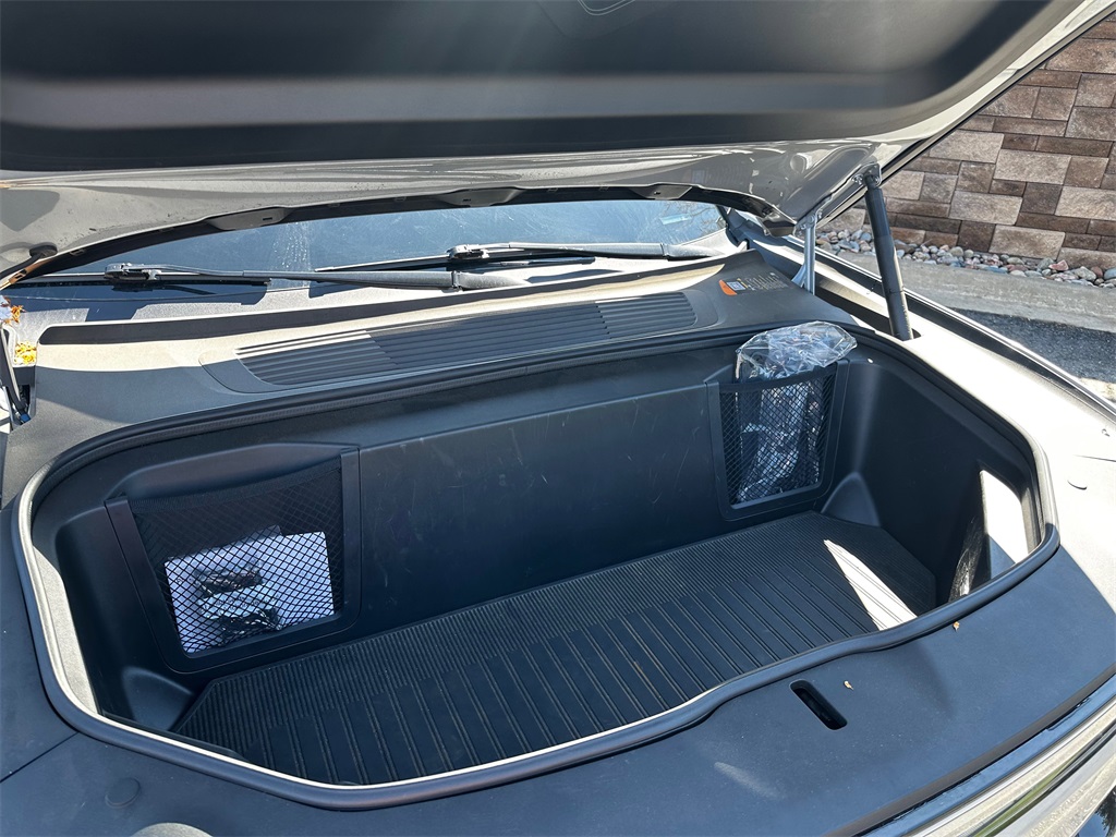 2025 Rivian R1S Adventure photo 17