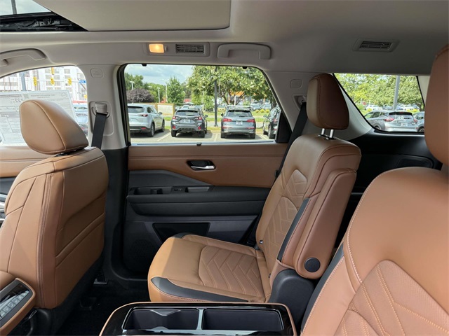 2025 Nissan Pathfinder Platinum photo 17