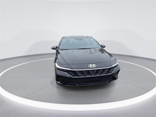2025 Hyundai Elantra Hybrid Limited photo 3