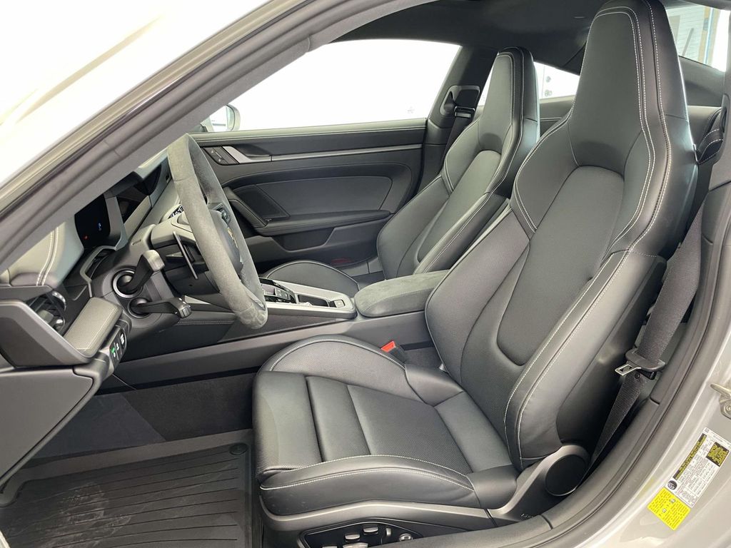 2025 Porsche 911 S photo 5