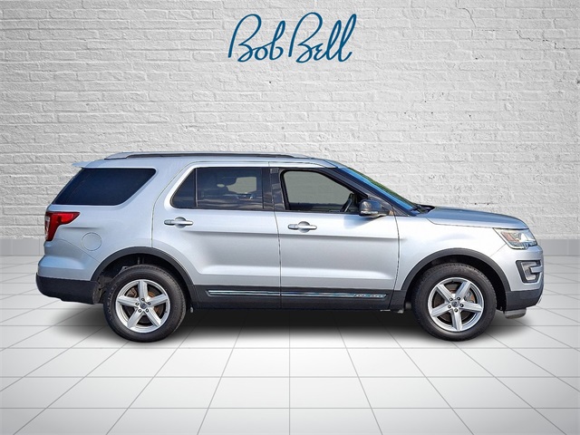 2017 Ford Explorer XLT photo 7