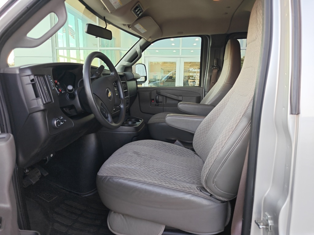 2018 Chevrolet Express 3500 LT photo 4