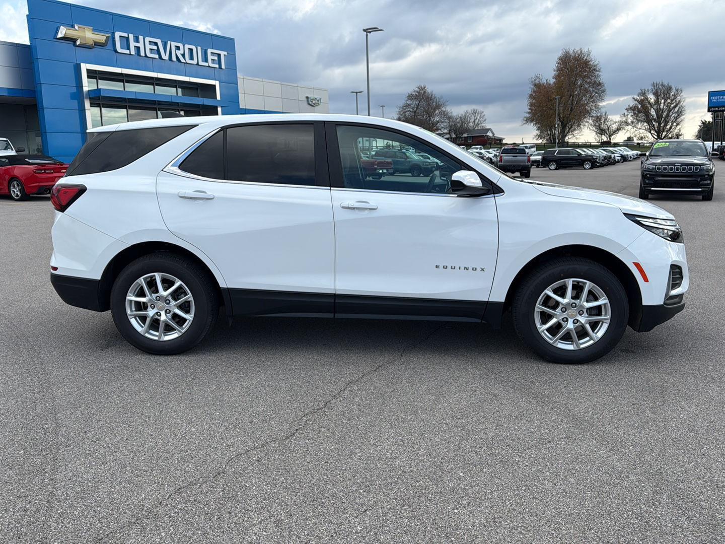 2023 Chevrolet Equinox LT photo 3