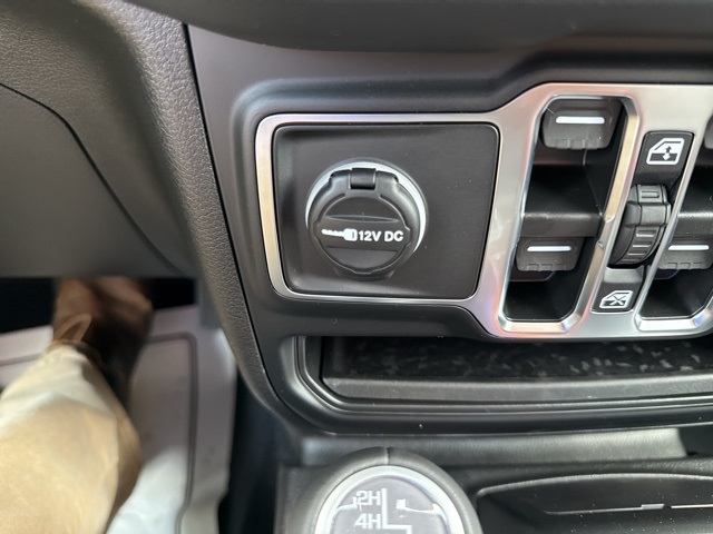 2025 Jeep Gladiator Sport photo 35