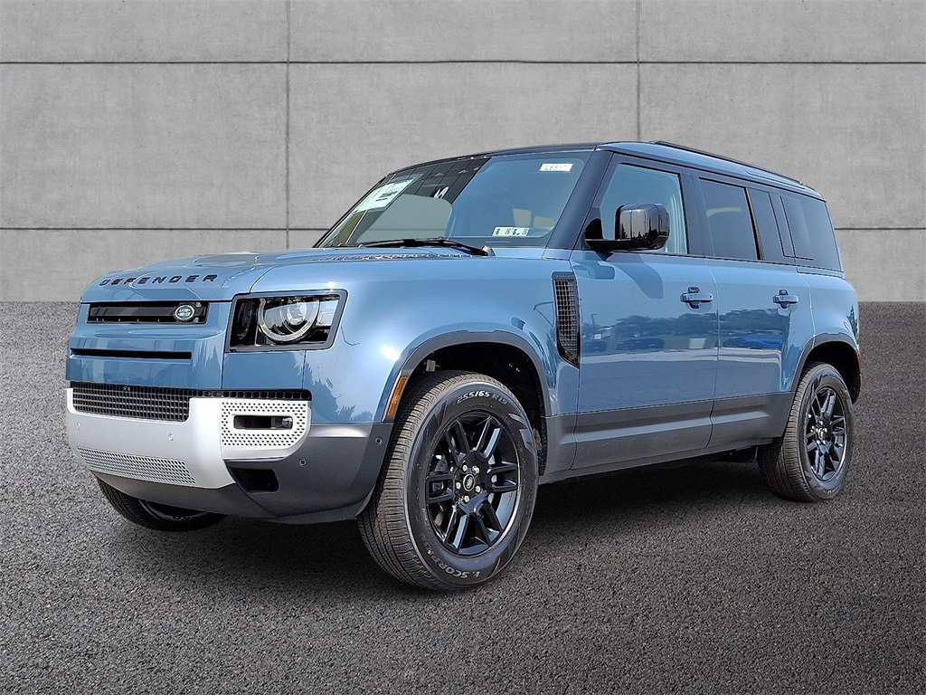 2025 Land Rover Defender S's photo