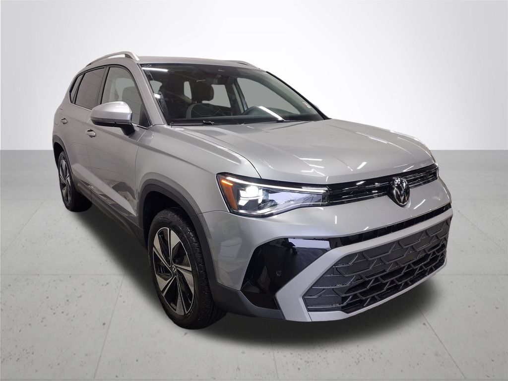 2025 Volkswagen Taos SE photo 2