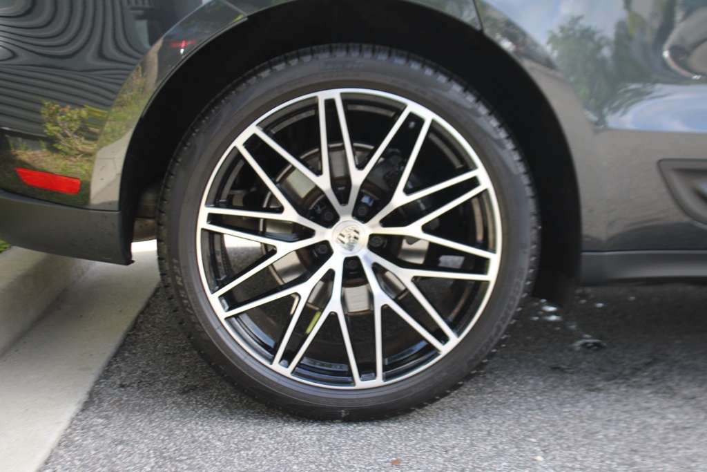 2024 Porsche Macan Base photo 14