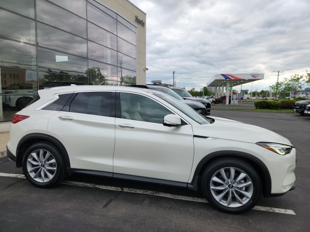 2022 Infiniti QX50 Essential photo 4