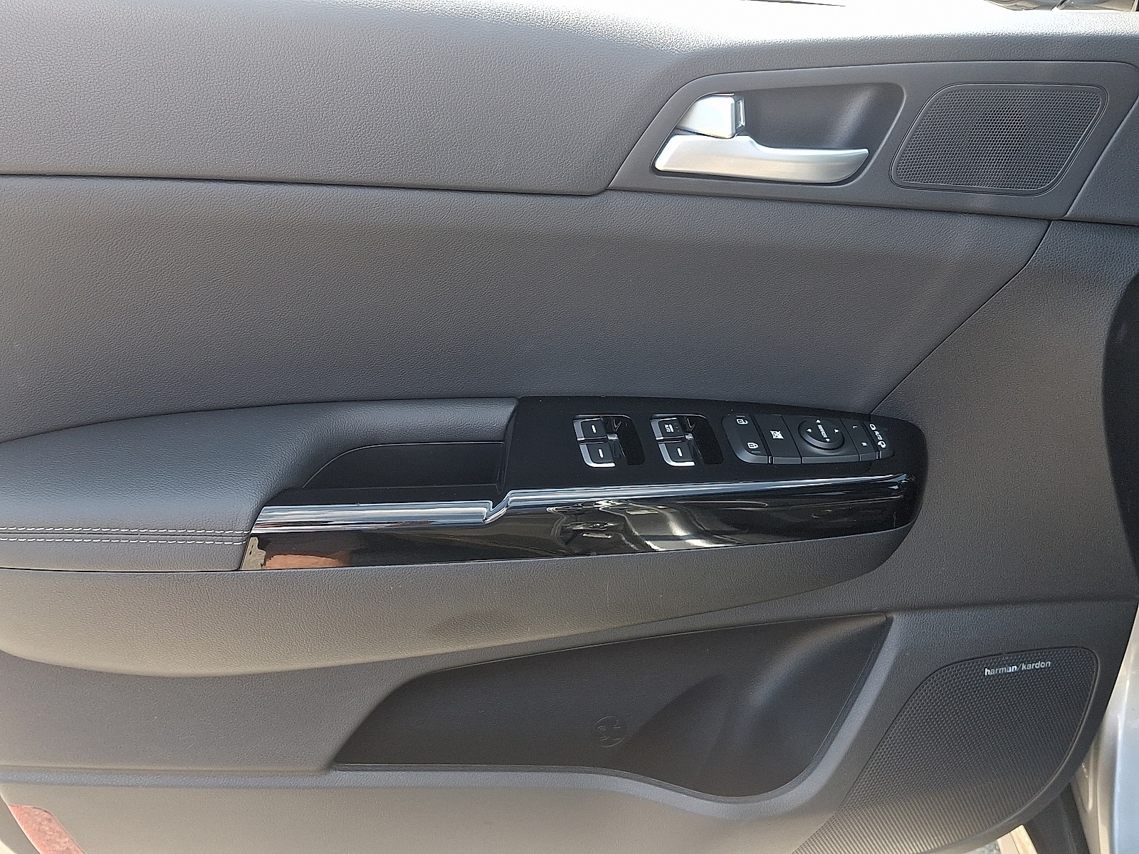 2022 Kia Sportage SX Turbo photo 11
