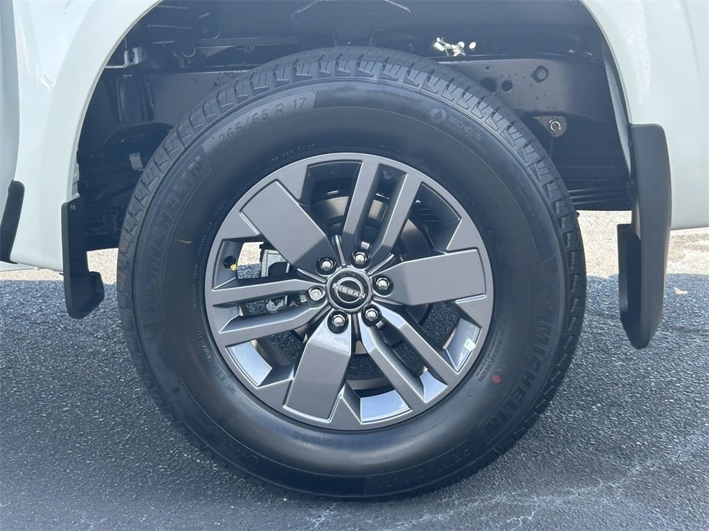 2025 Nissan Frontier Crew Cab SV photo 18