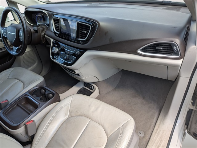 2017 Chrysler Pacifica Touring L photo 33