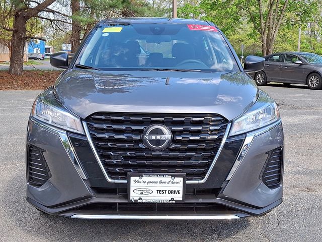 2022 Nissan Kicks S photo 2