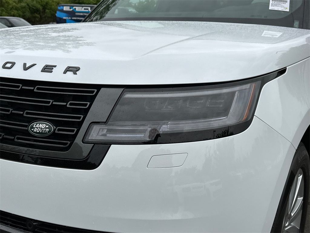 2025 Land Rover Range Rover SE photo 7