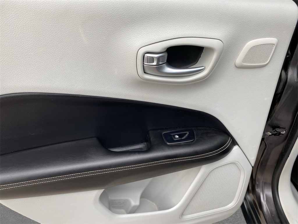 2021 Jeep Compass Latitude photo 18