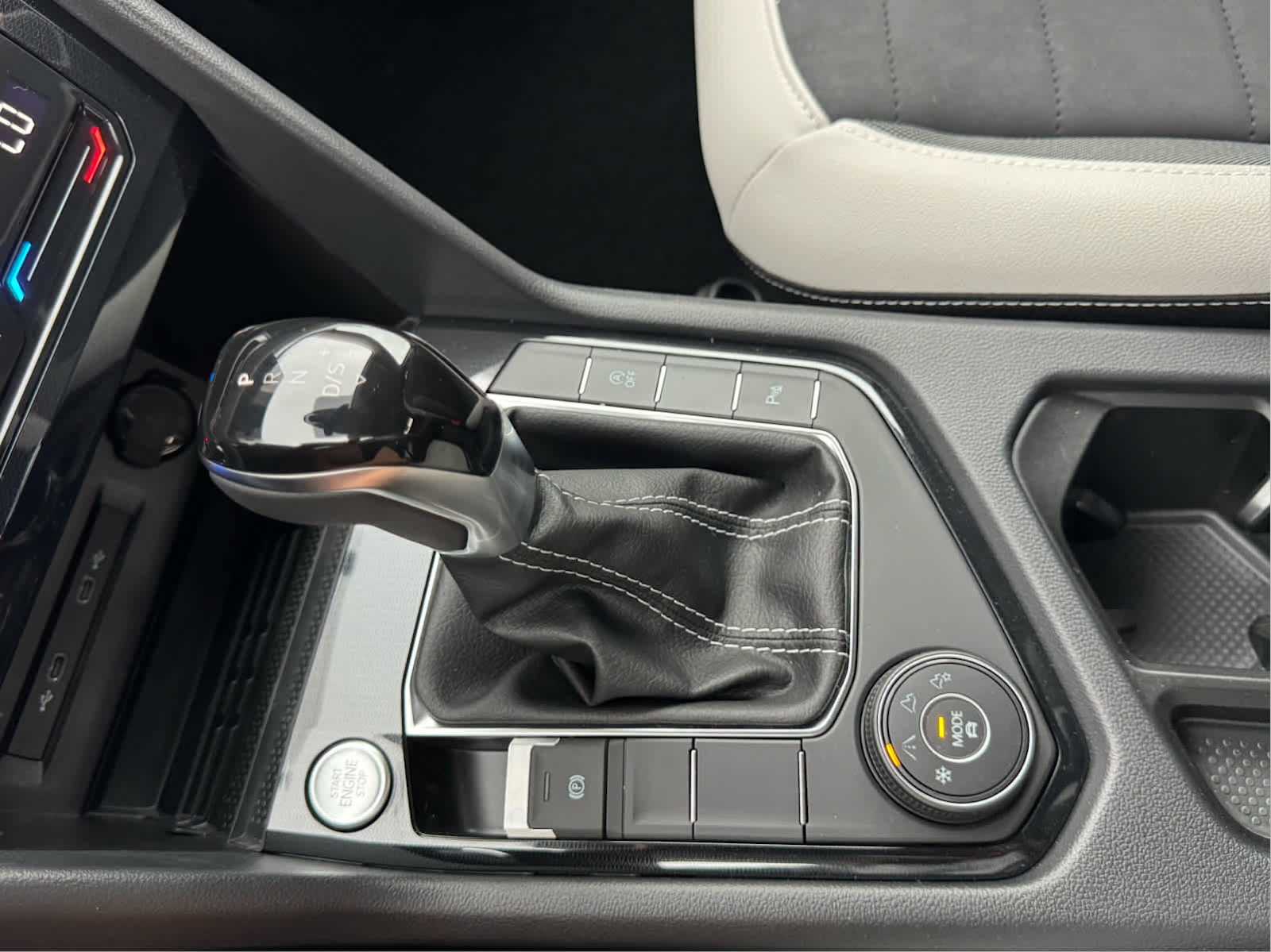 2025 Volkswagen Taos SE photo 20