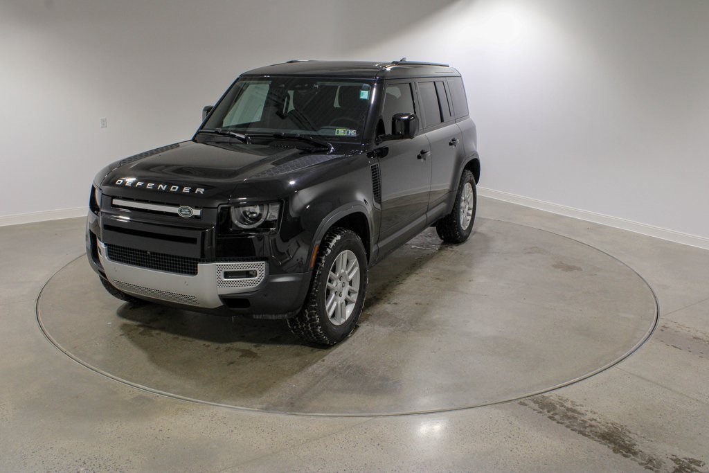 2025 Land Rover Defender S's photo