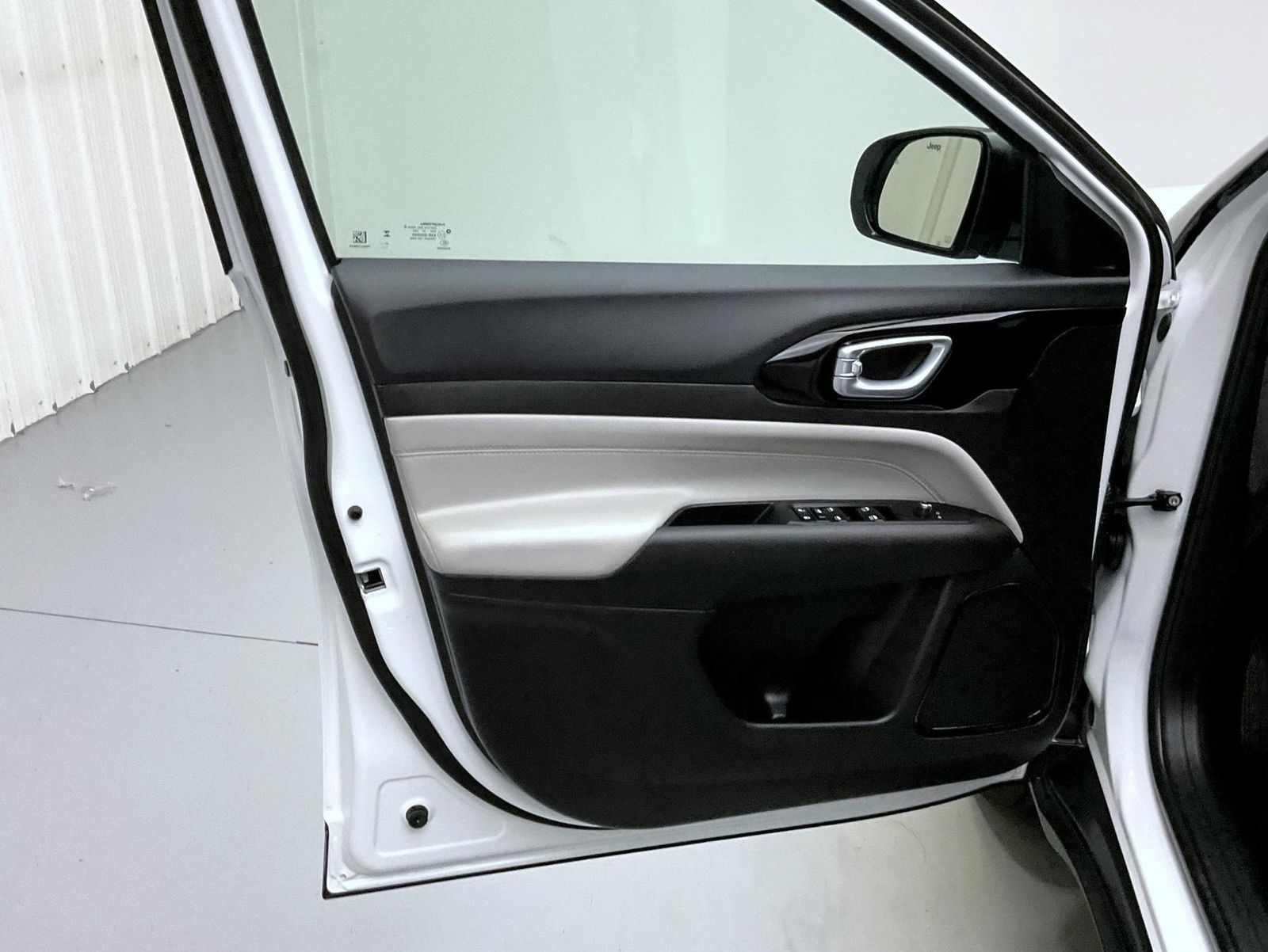2024 Jeep Compass Limited photo 9